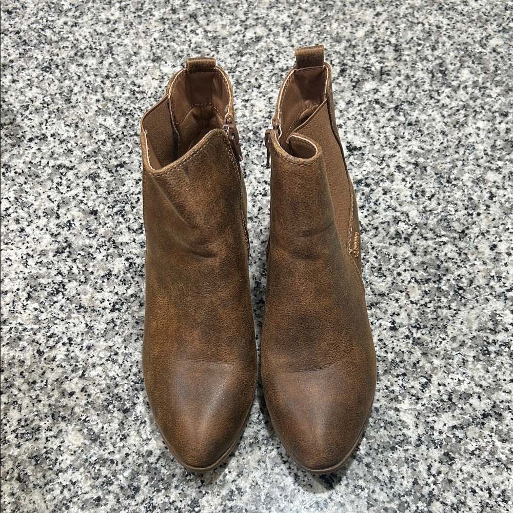 Sugar-Brown Ankle Boots
